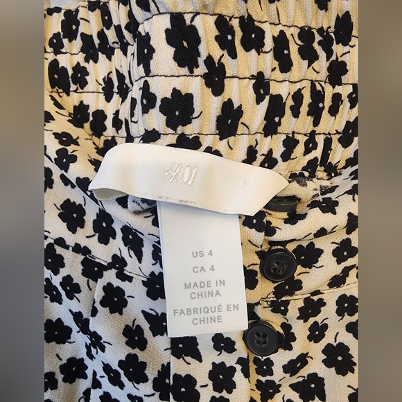 Women's H&M Maxi Skirt with Button Detail and Side Zipper Closure Size Four - Picture 4 of 4